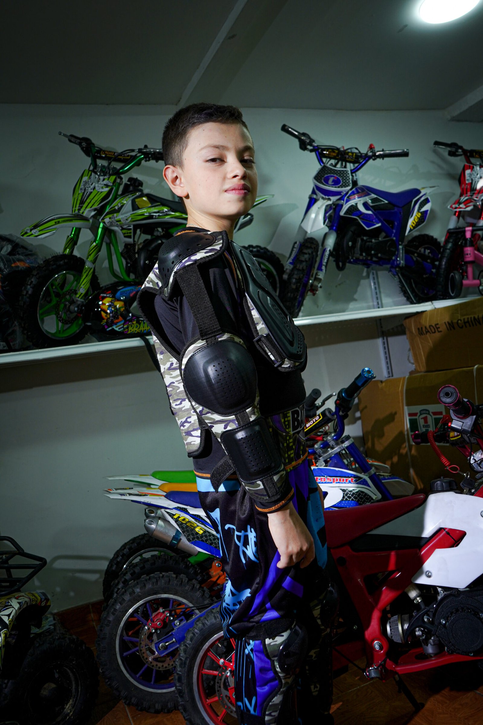 TRAJE PARA NIÑOS Y NIÑAS "K RAPTORCITO" - Image 5